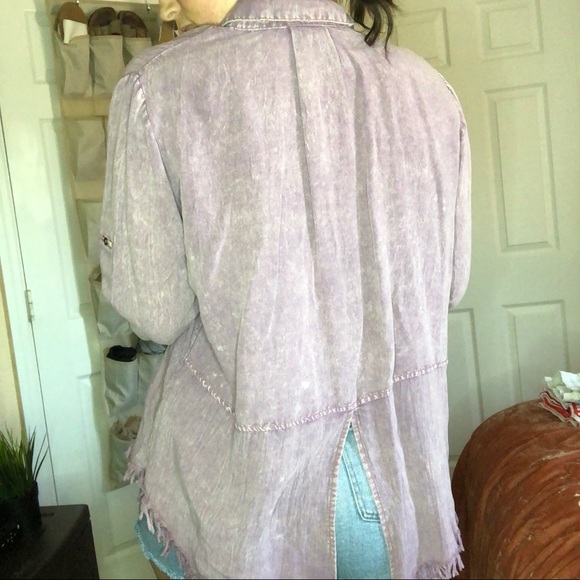 Boutique Button-Up - Picture 3 of 4